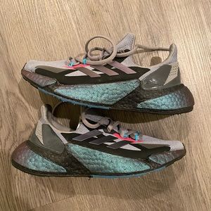 NWOT ADIDAS BOOST RUNNING SHOES Youth Size 5